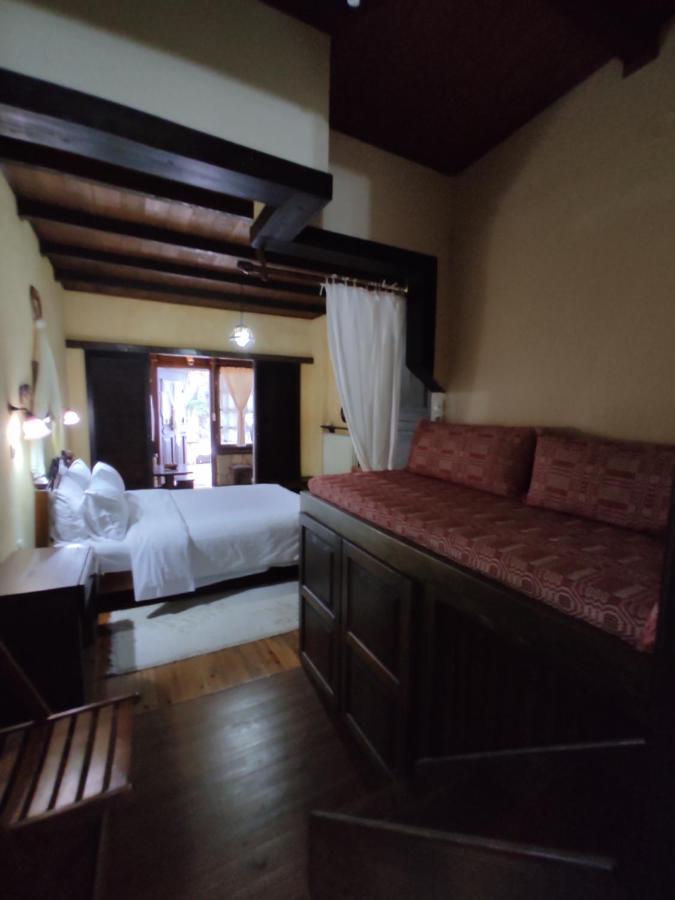 Xenonas Brizi Hotell Eláti Exteriör bild